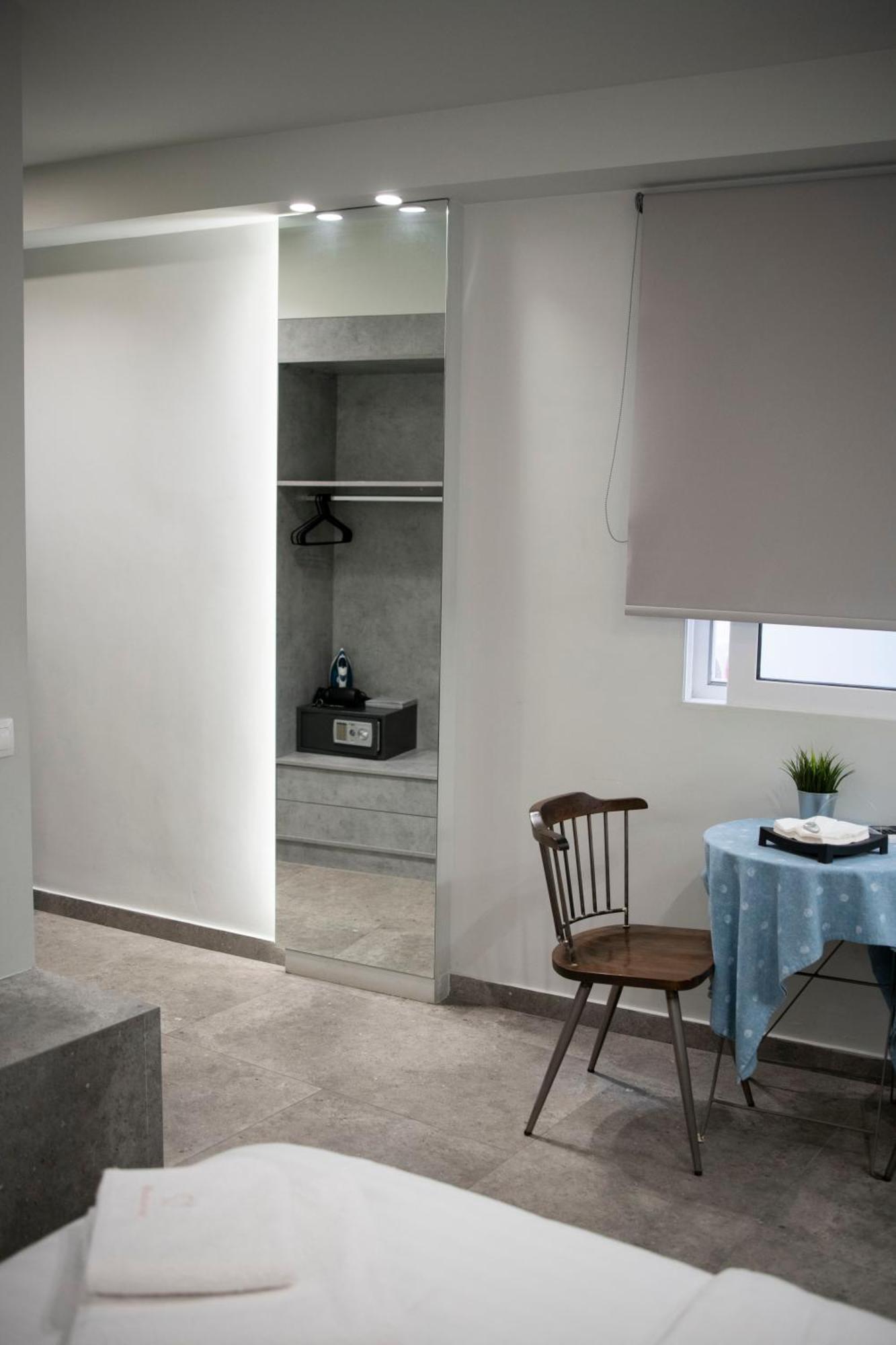 Rooster Suites Athens Ngoại thất bức ảnh