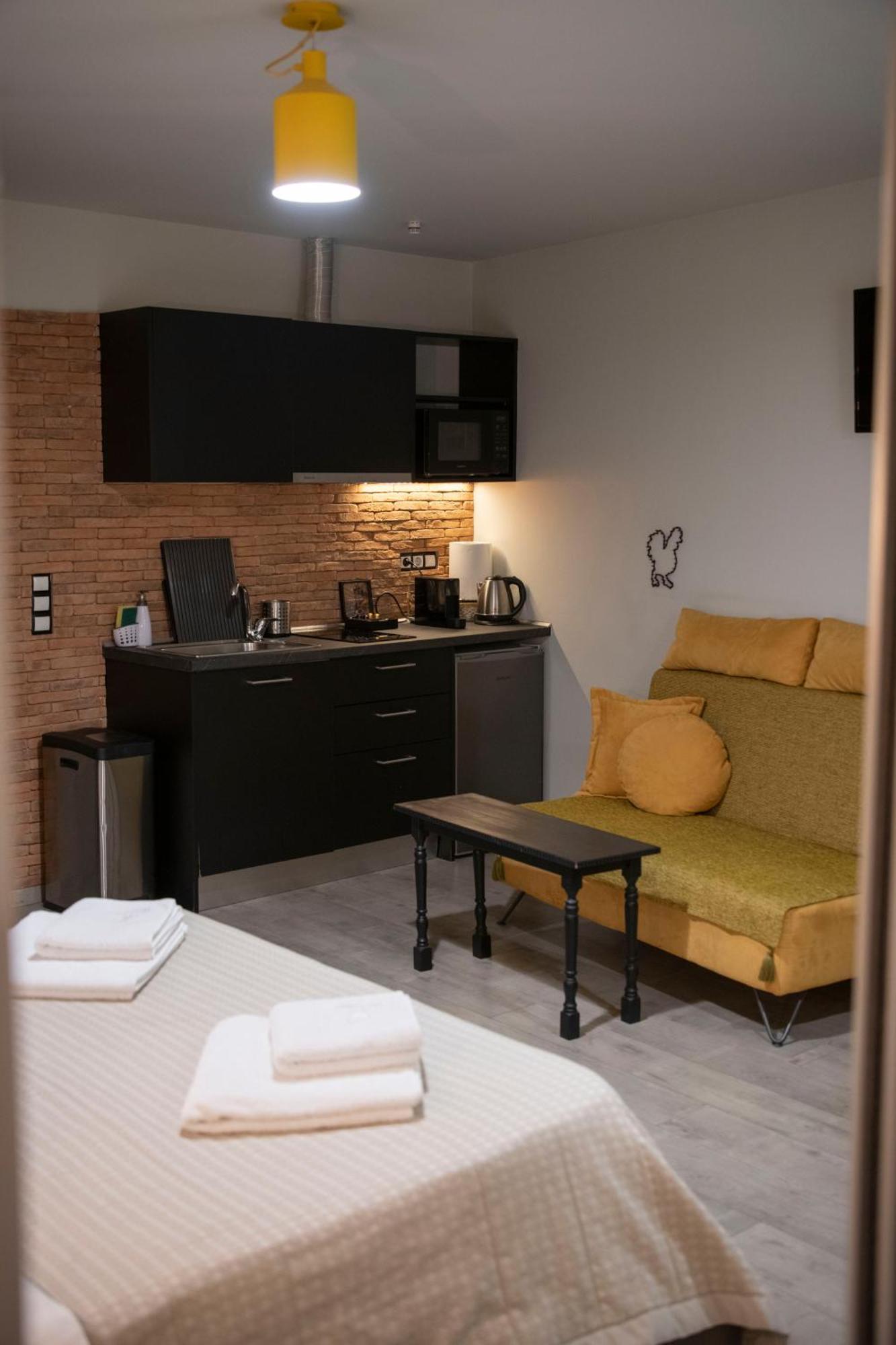 Rooster Suites Athens Ngoại thất bức ảnh